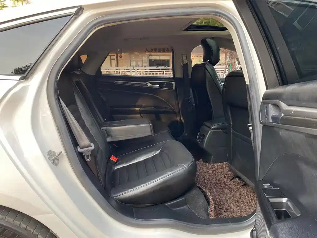 Ford Mondeo — миниатюра 10