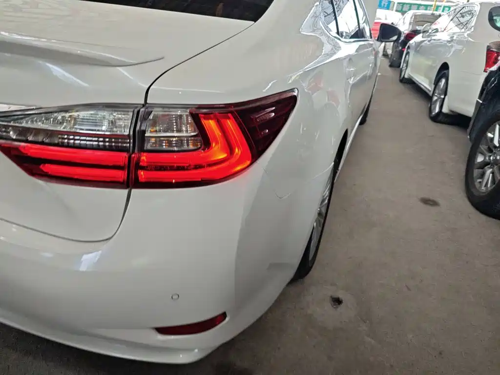Lexus ES — миниатюра 8