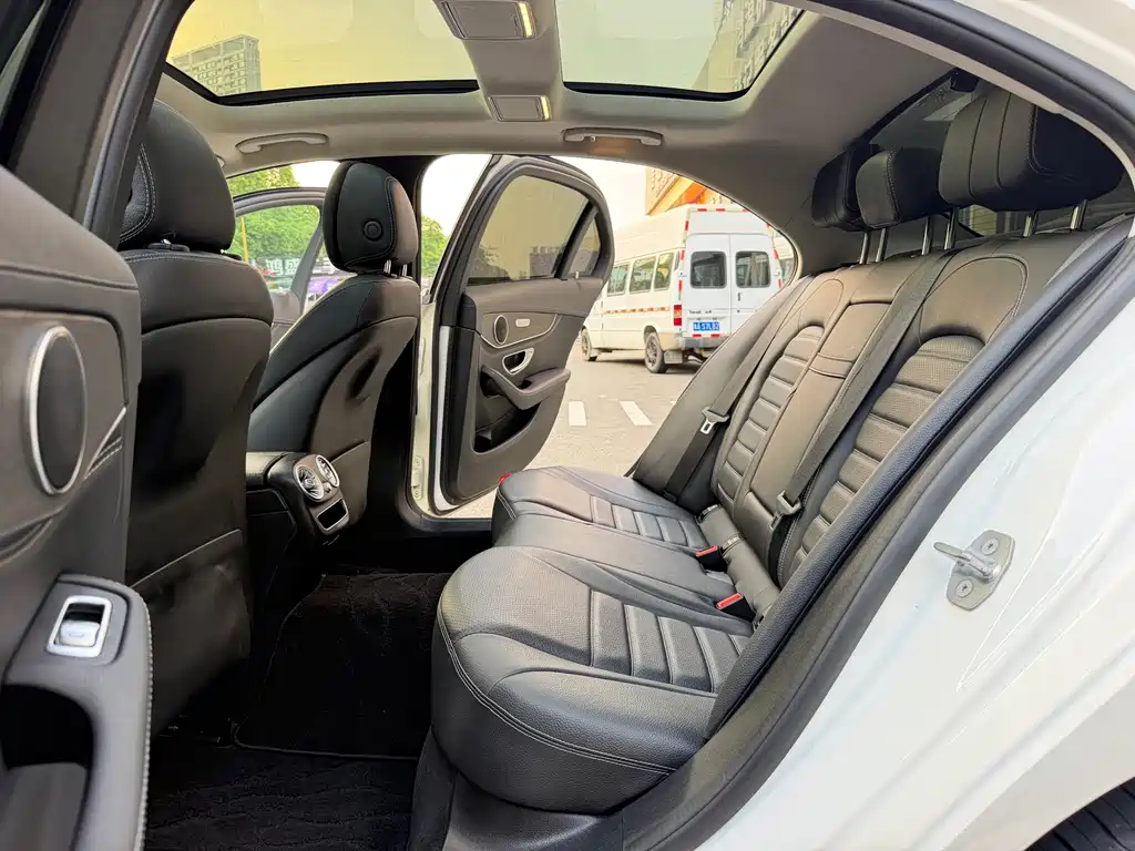 Mercedes-Benz C-Class — миниатюра 11
