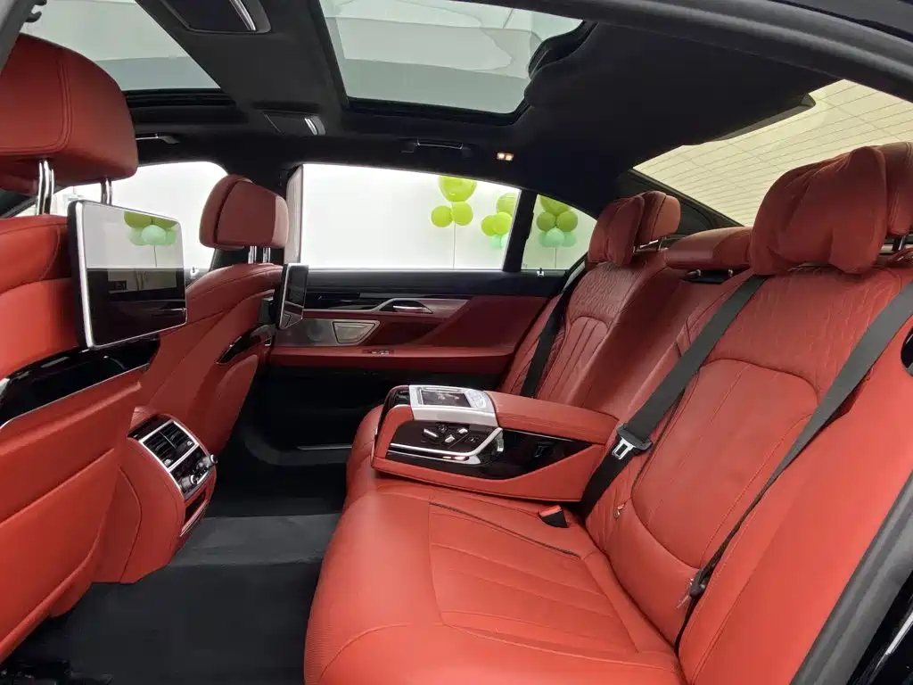 BMW 7 Series — миниатюра 21