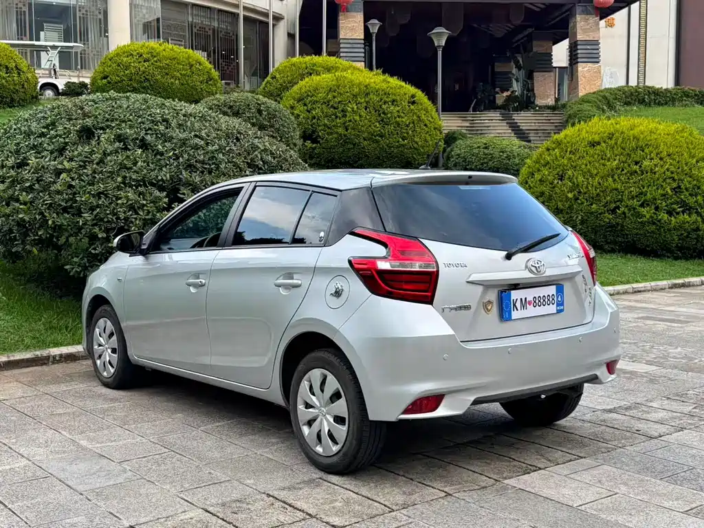 Toyota Yaris L — миниатюра 6