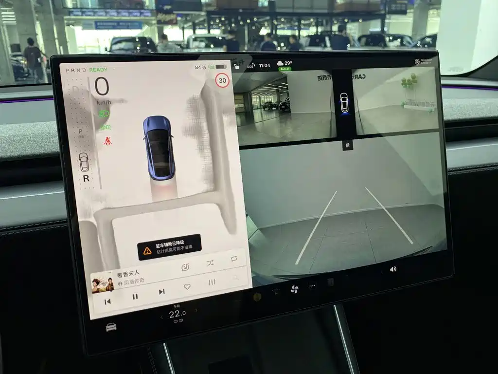 Tesla Model Y — миниатюра 32