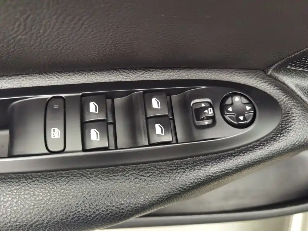Citroen C4L — миниатюра 9