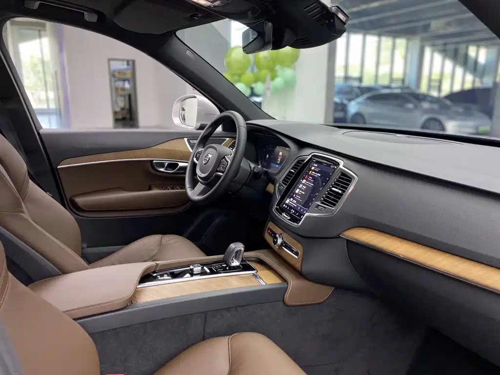 Volvo XC90 — миниатюра 20