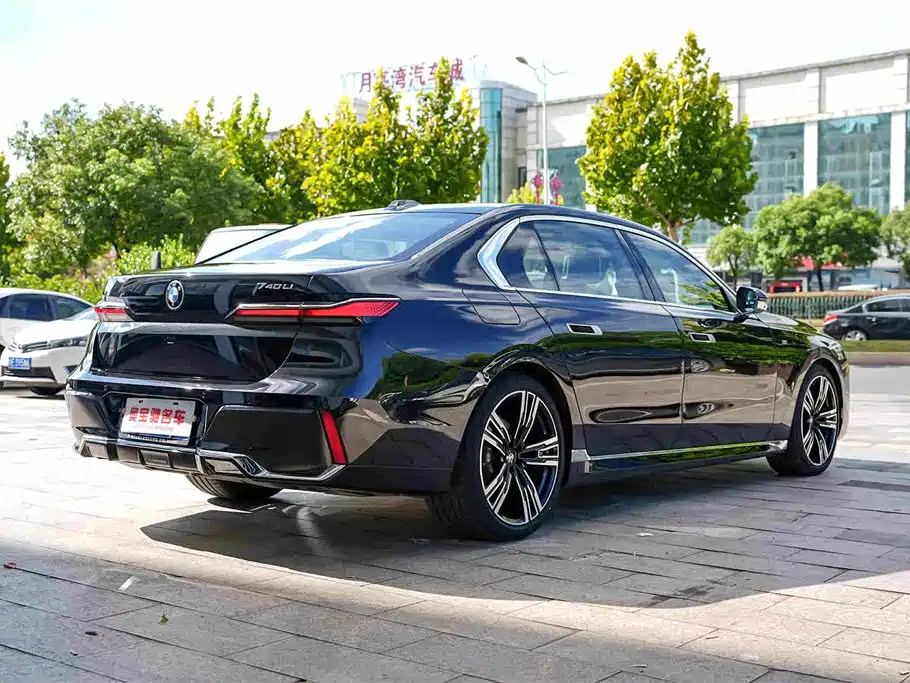 BMW 7 Series — миниатюра 20
