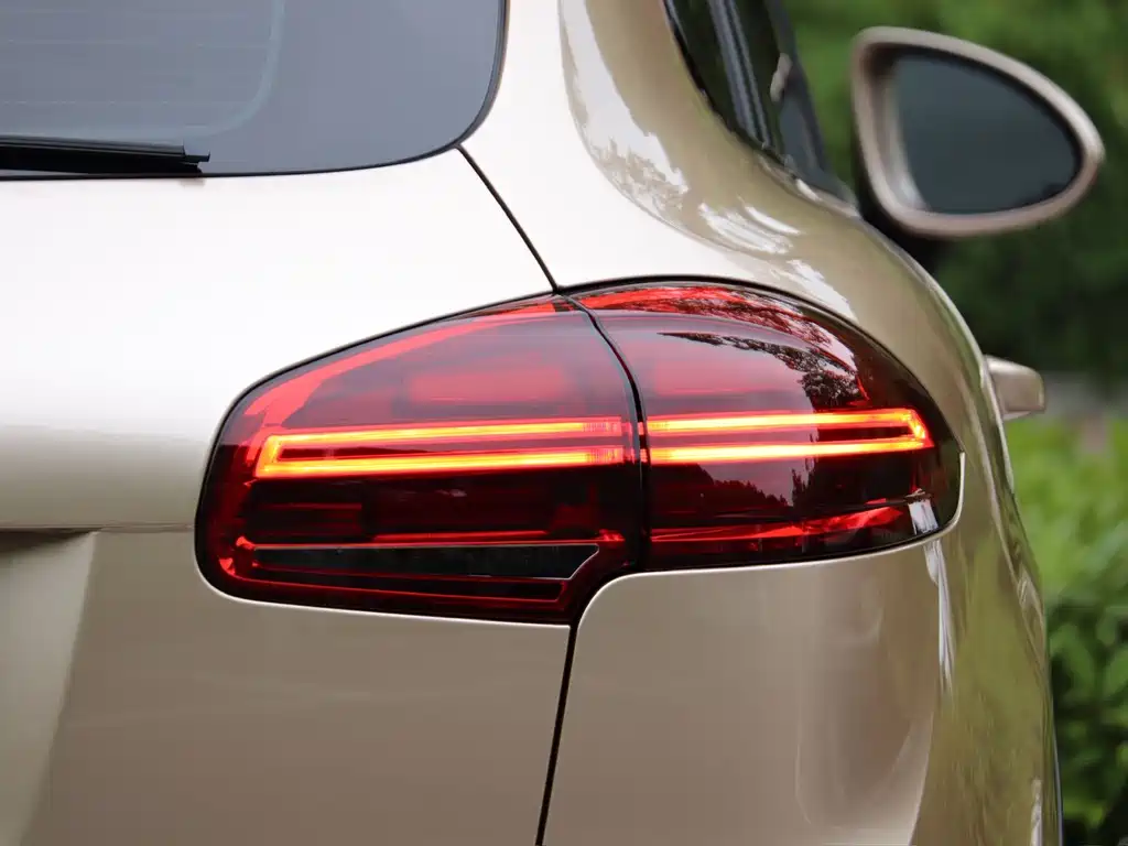 Porsche Cayenne — миниатюра 9