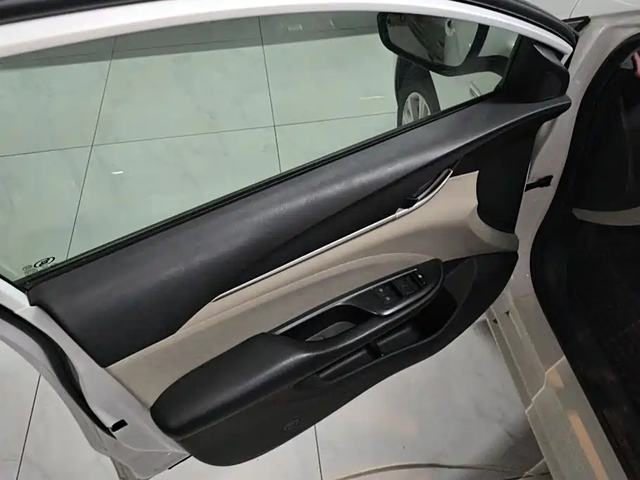 Buick Excelle — миниатюра 7
