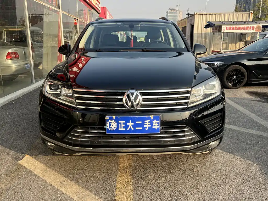 VOLKSWAGEN TOUAREG