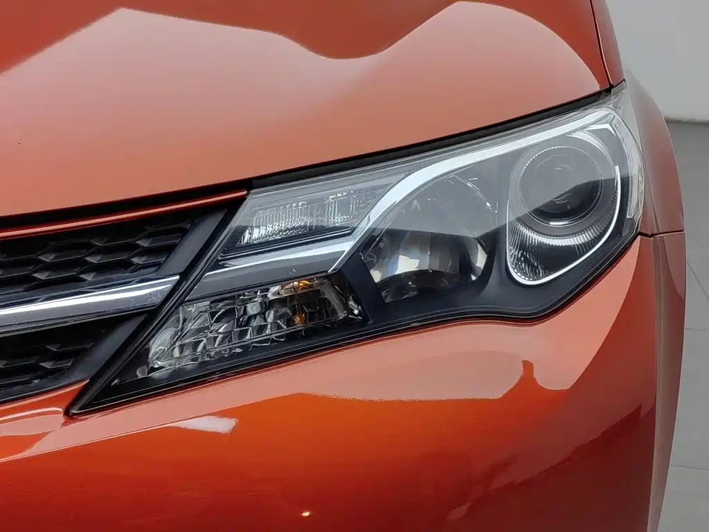 Toyota RAV4 — миниатюра 7