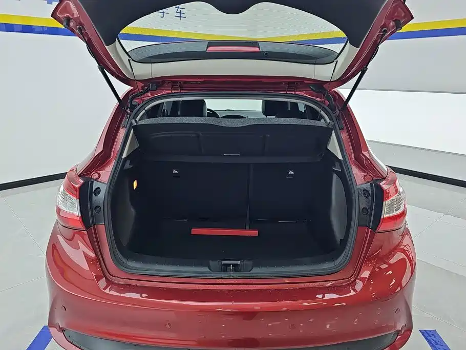 Nissan Tiida — миниатюра 4