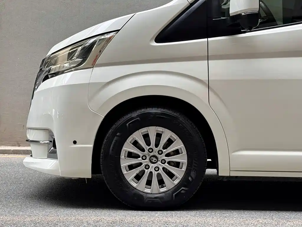 Toyota Hiace — миниатюра 6