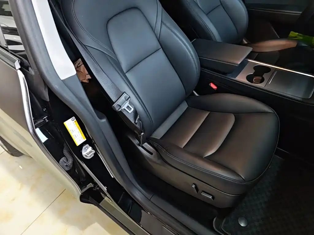 Tesla Model Y — миниатюра 25