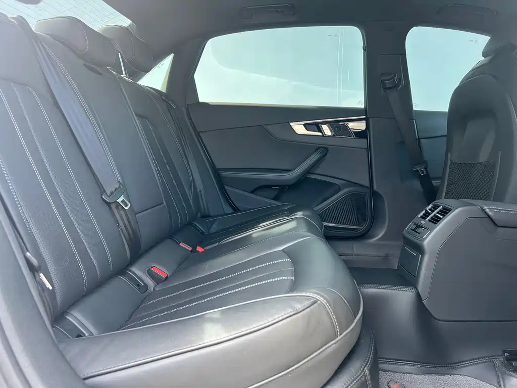 Audi A4L — миниатюра 5