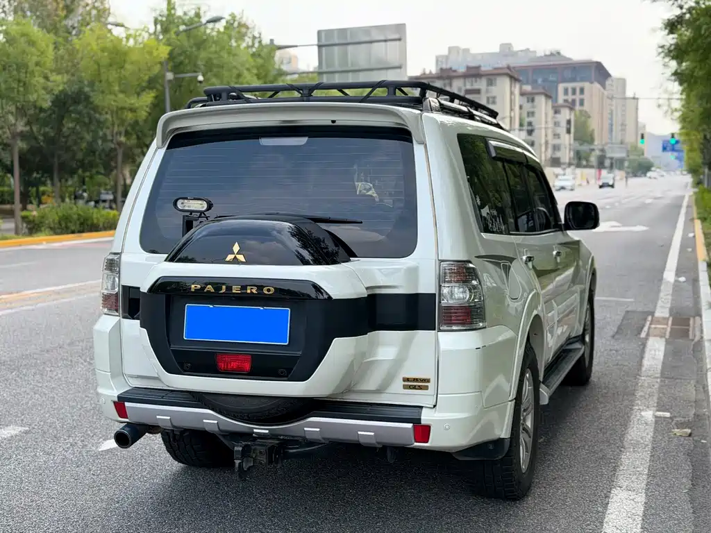Mitsubishi Pajero (Import) — миниатюра 26