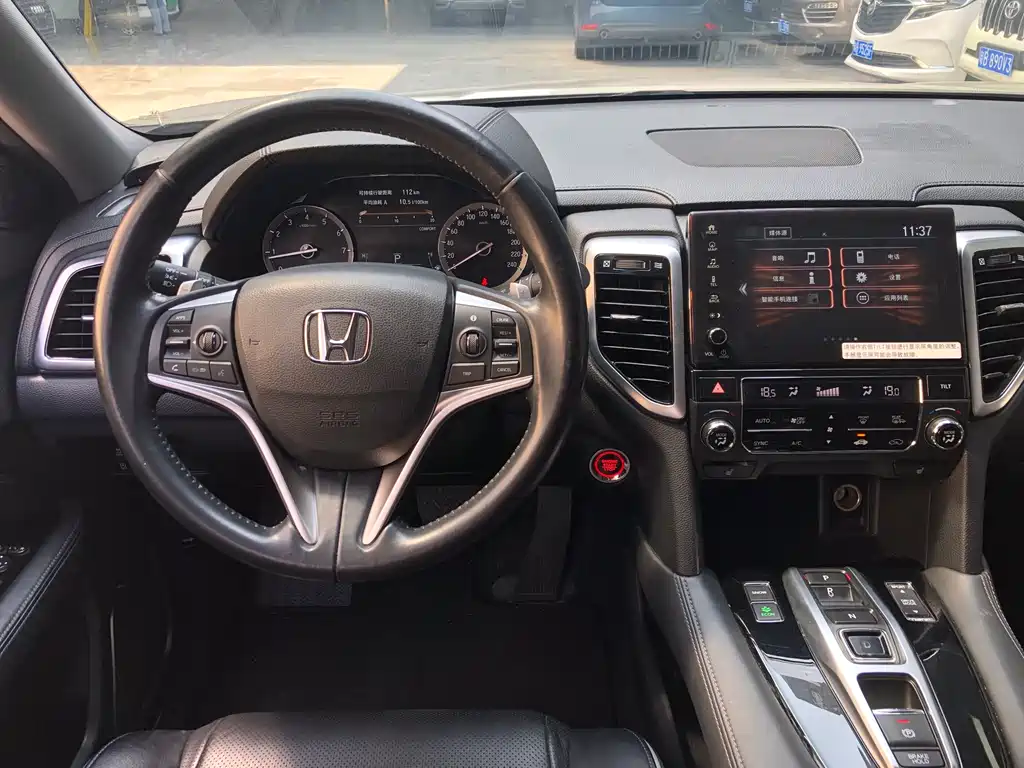 HONDA UR V