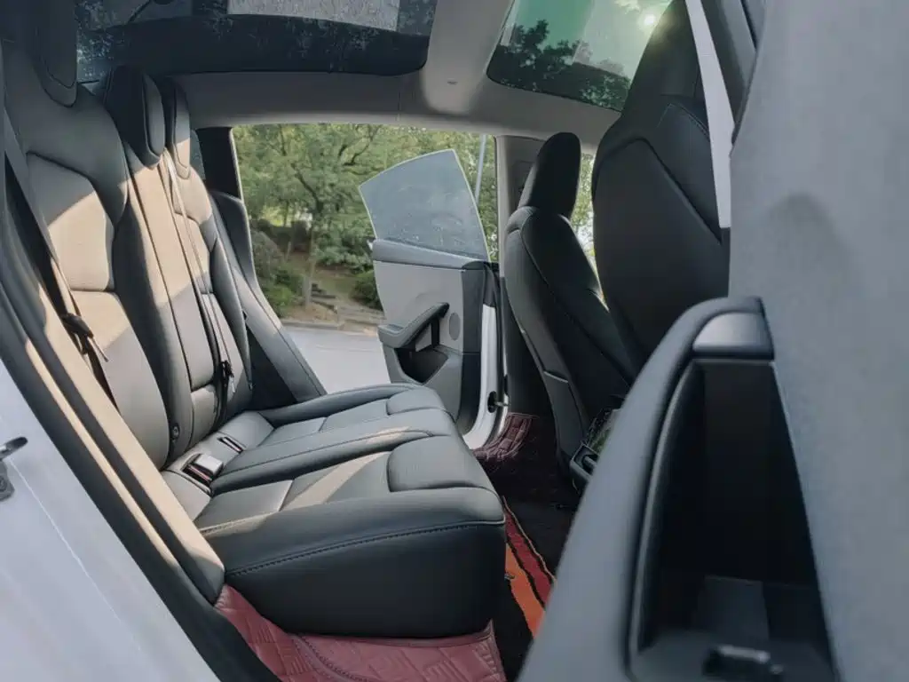Tesla Model 3 — миниатюра 2