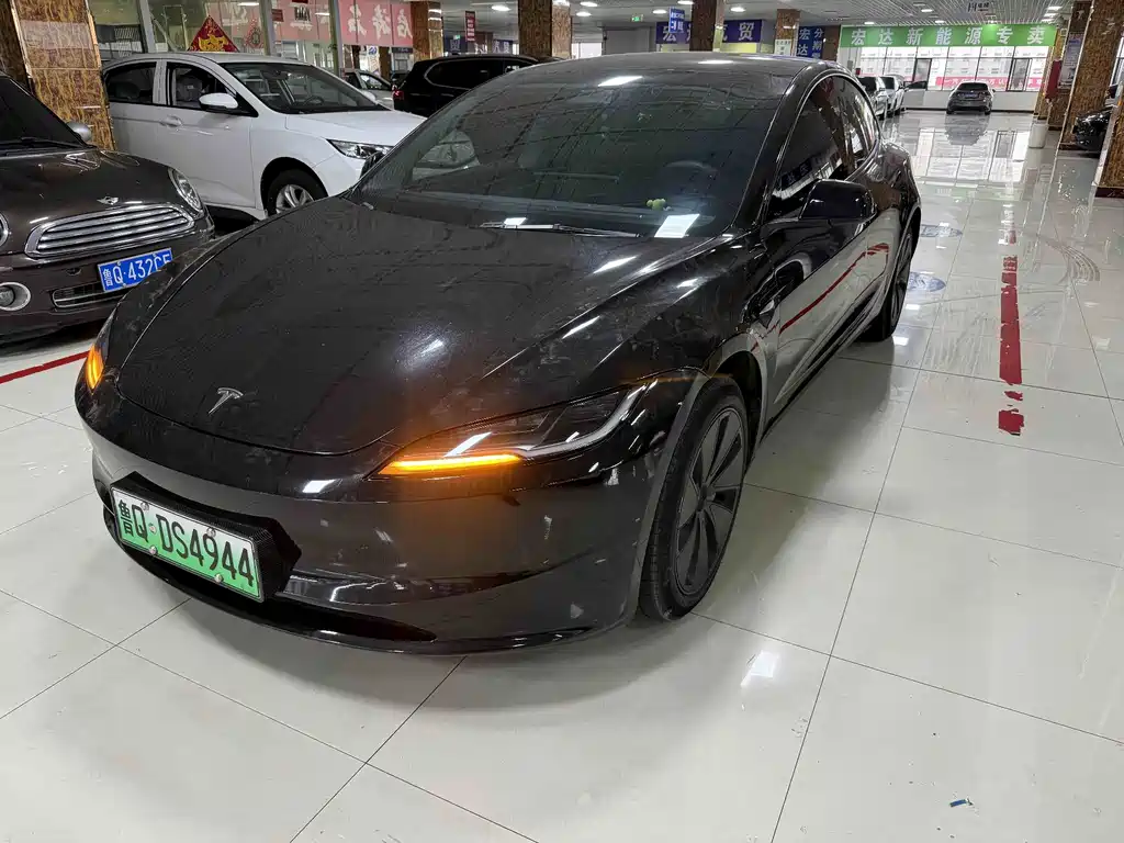 Tesla Model 3 — миниатюра 5
