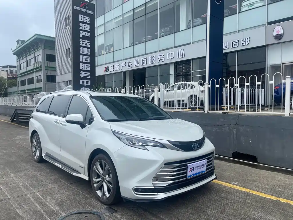 Toyota Sienna — миниатюра 3