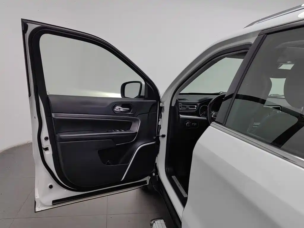 Jeep Grand Commander — миниатюра 8