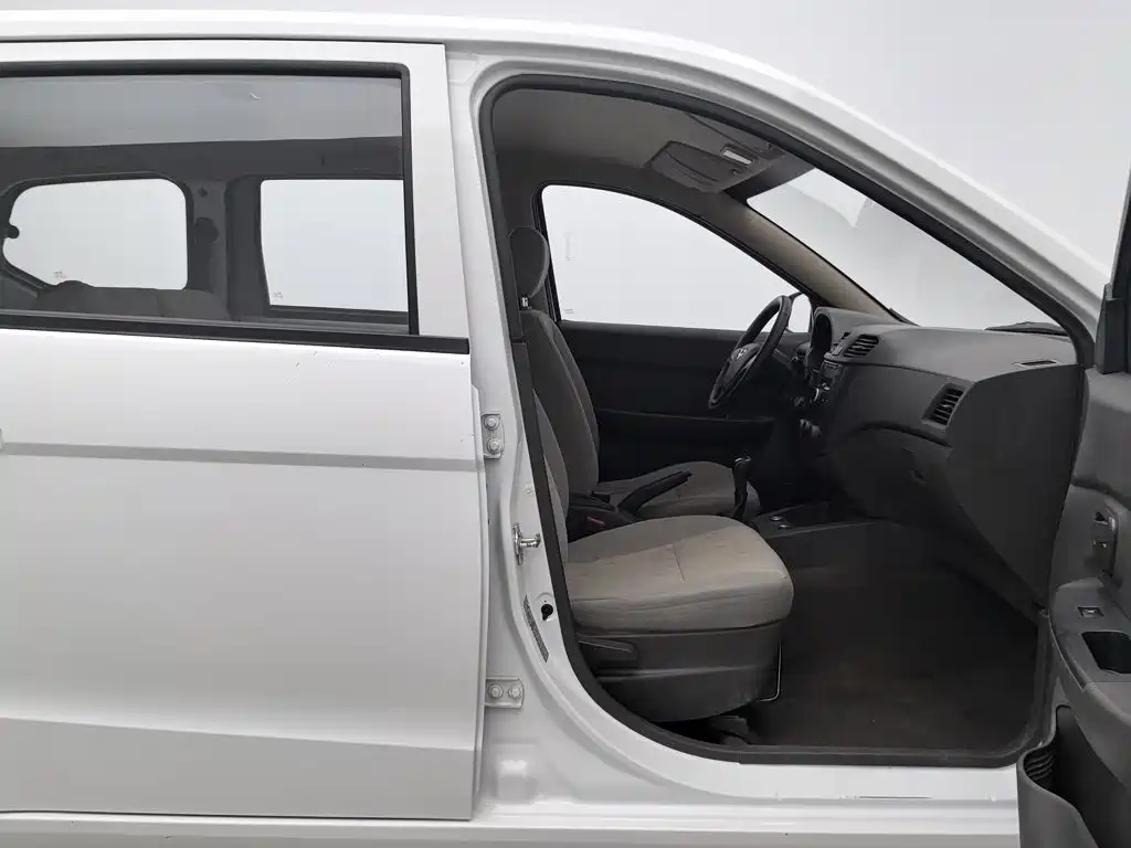Wuling Hongguang — миниатюра 23