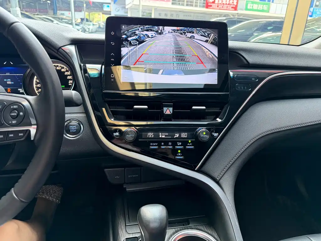 Toyota Camry — миниатюра 9