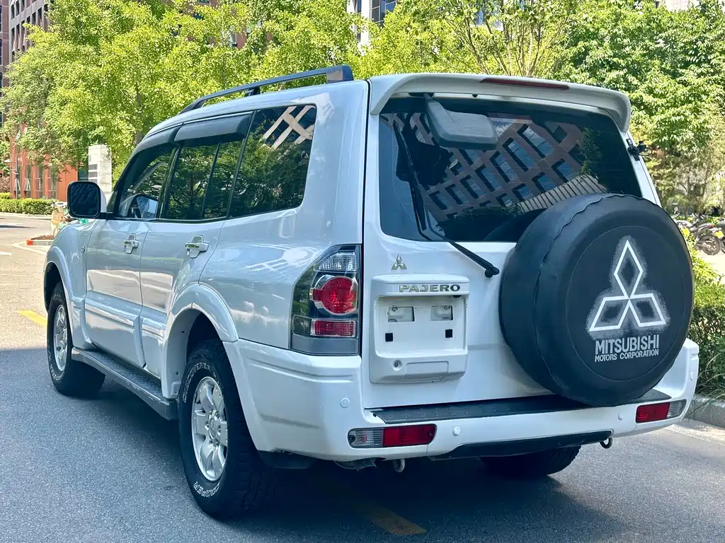 Mitsubishi Pajero — миниатюра 5