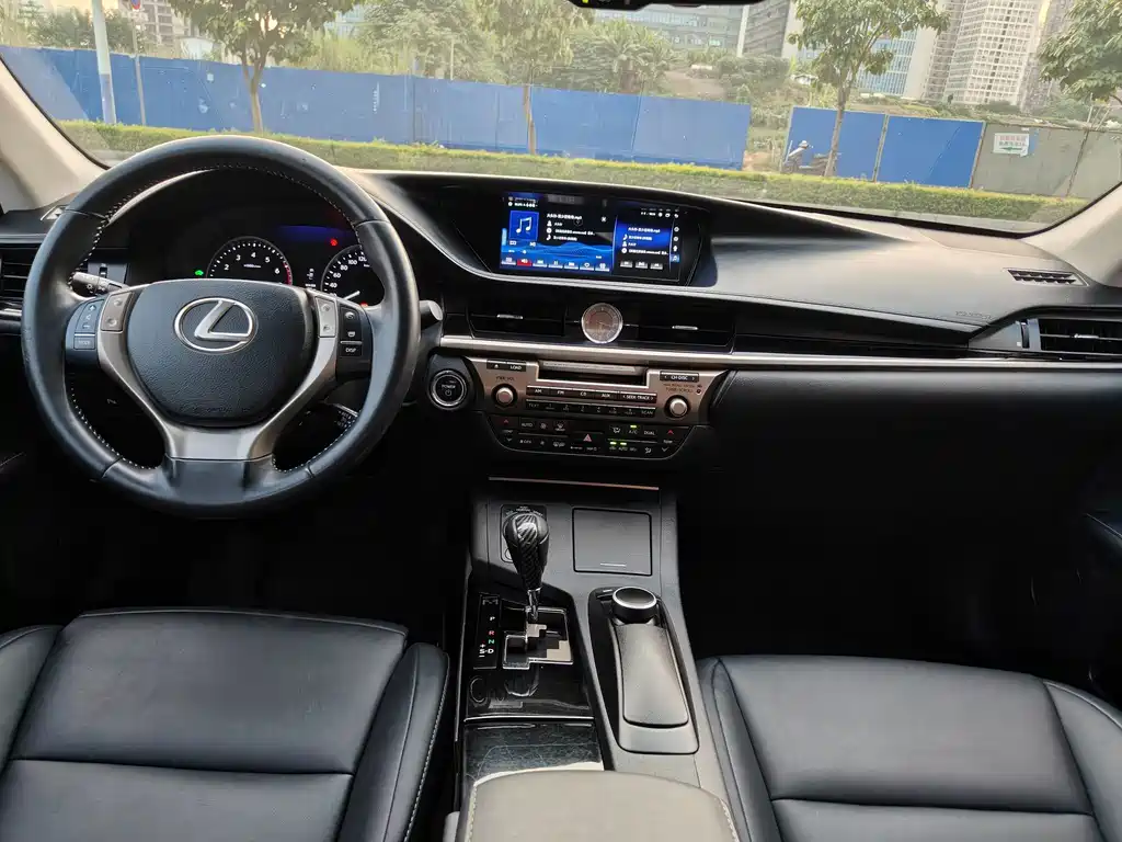 Lexus ES — миниатюра 10
