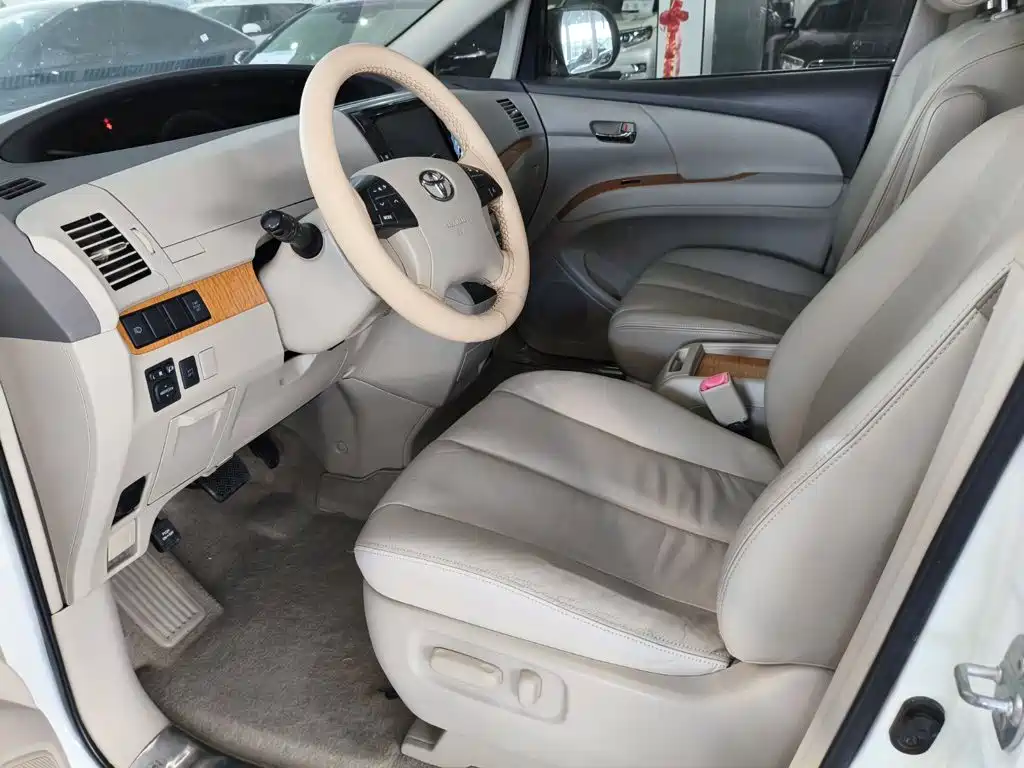Toyota Previa — миниатюра 8