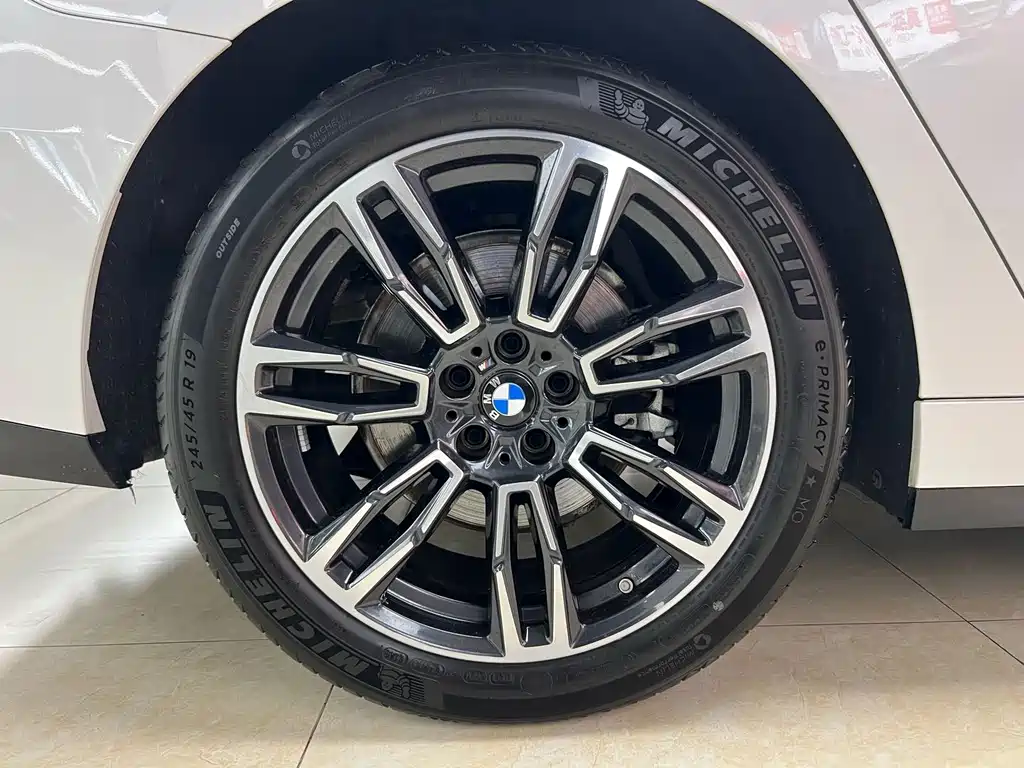 BMW 5 Series — миниатюра 29