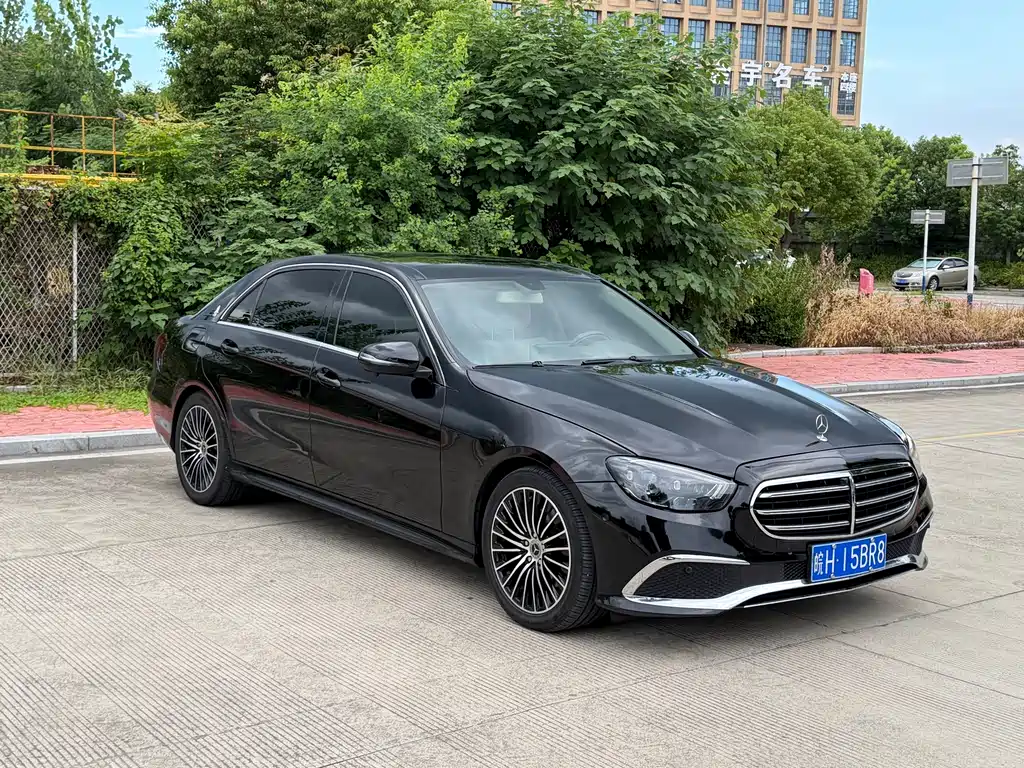Mercedes-Benz E-Class — миниатюра 3