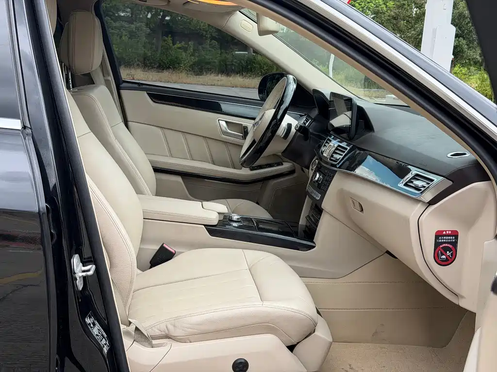 Mercedes-Benz E-Class — миниатюра 20
