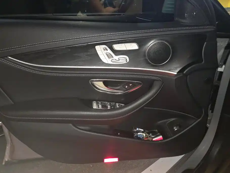 Mercedes-Benz E-Class — миниатюра 7