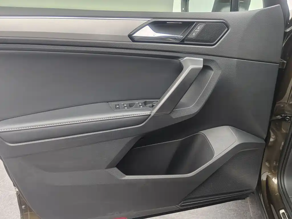 Volkswagen Tiguan L L 2018 330TSI AT Luxury
