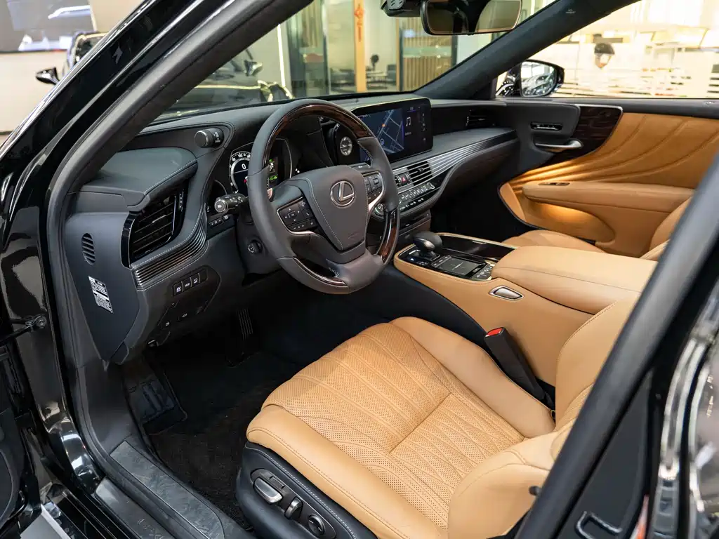 Lexus LS — миниатюра 9