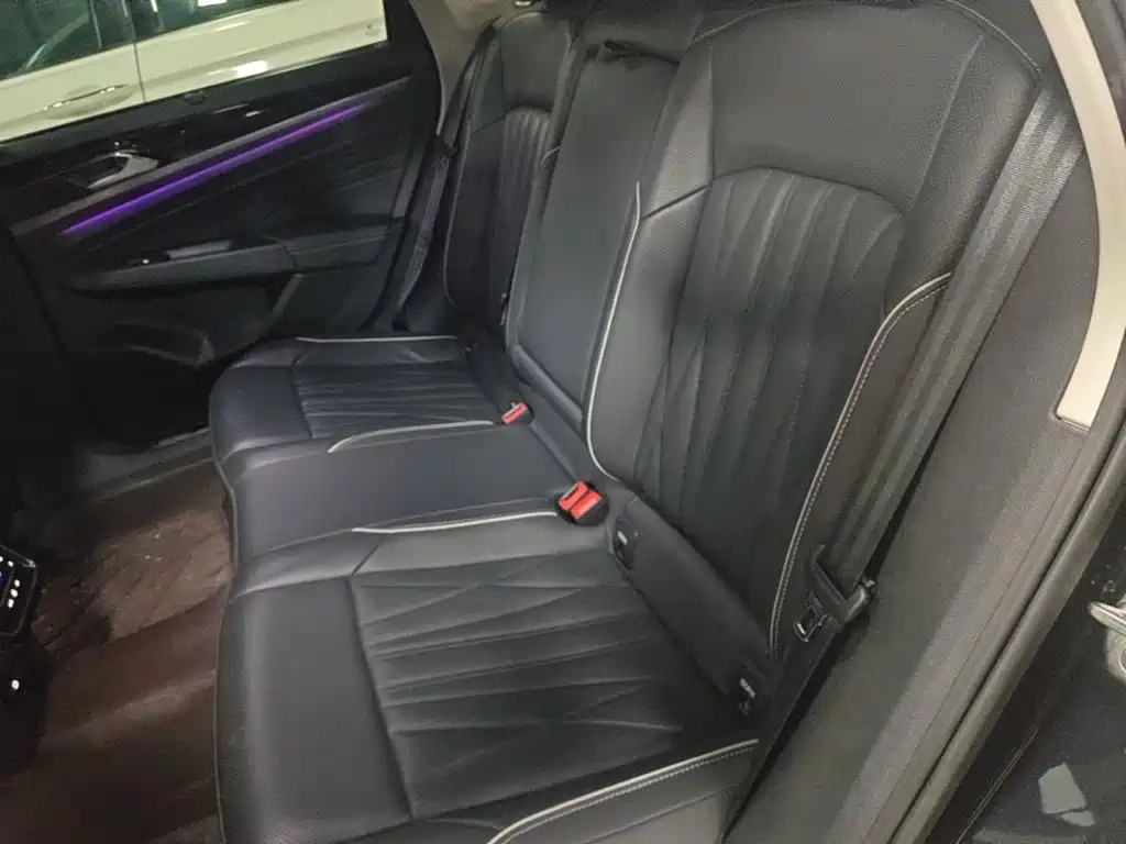 Volkswagen Passat PHEV — миниатюра 17