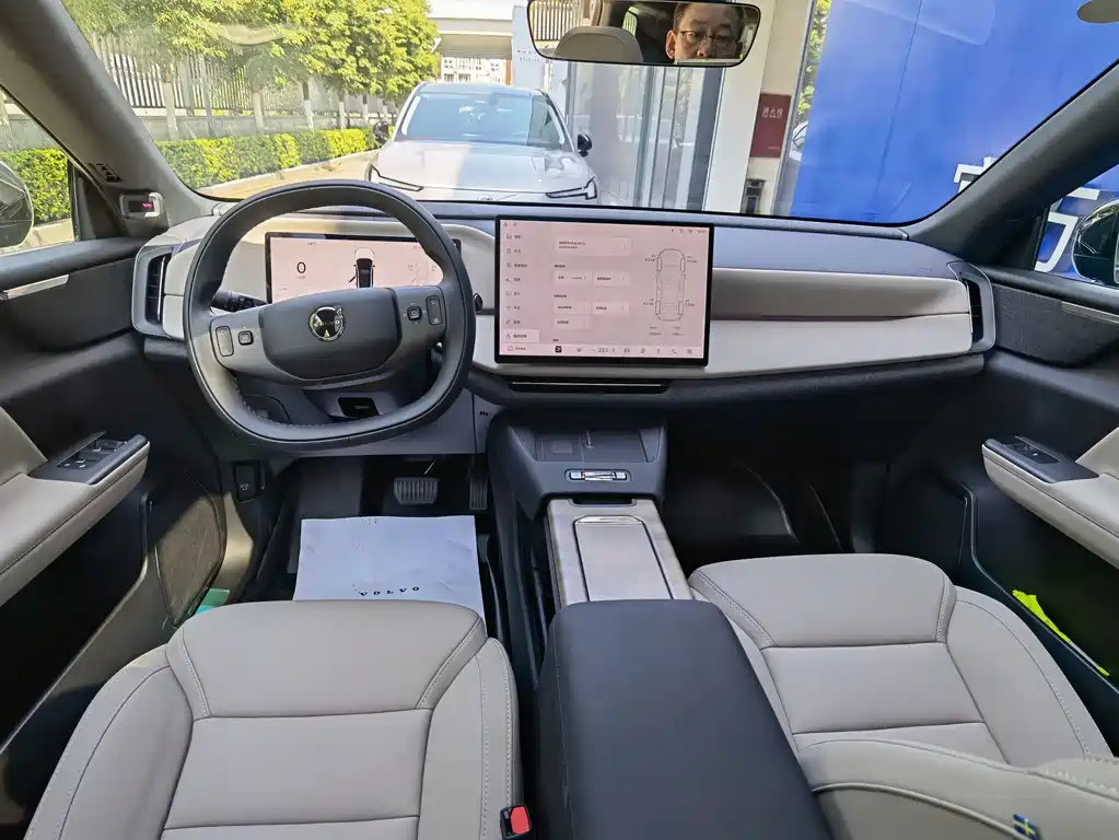 Volvo XC70 PHEV — миниатюра 11