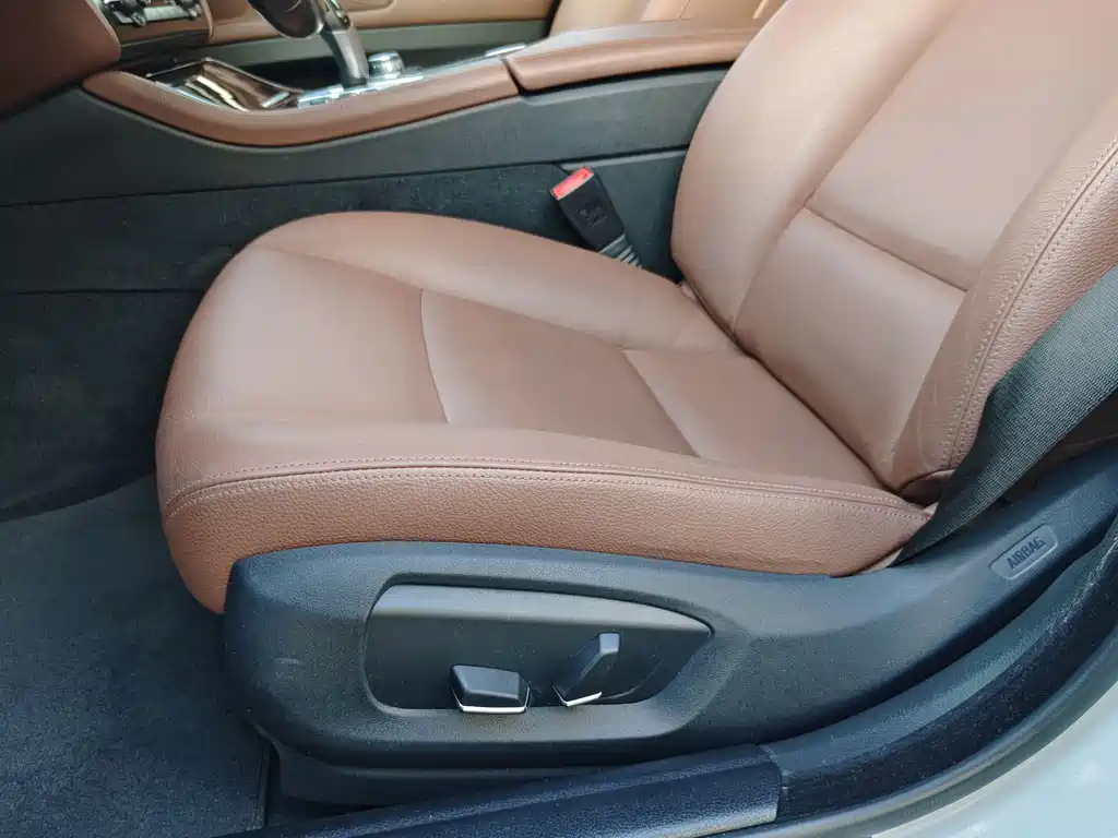 BMW 5 Series — миниатюра 16