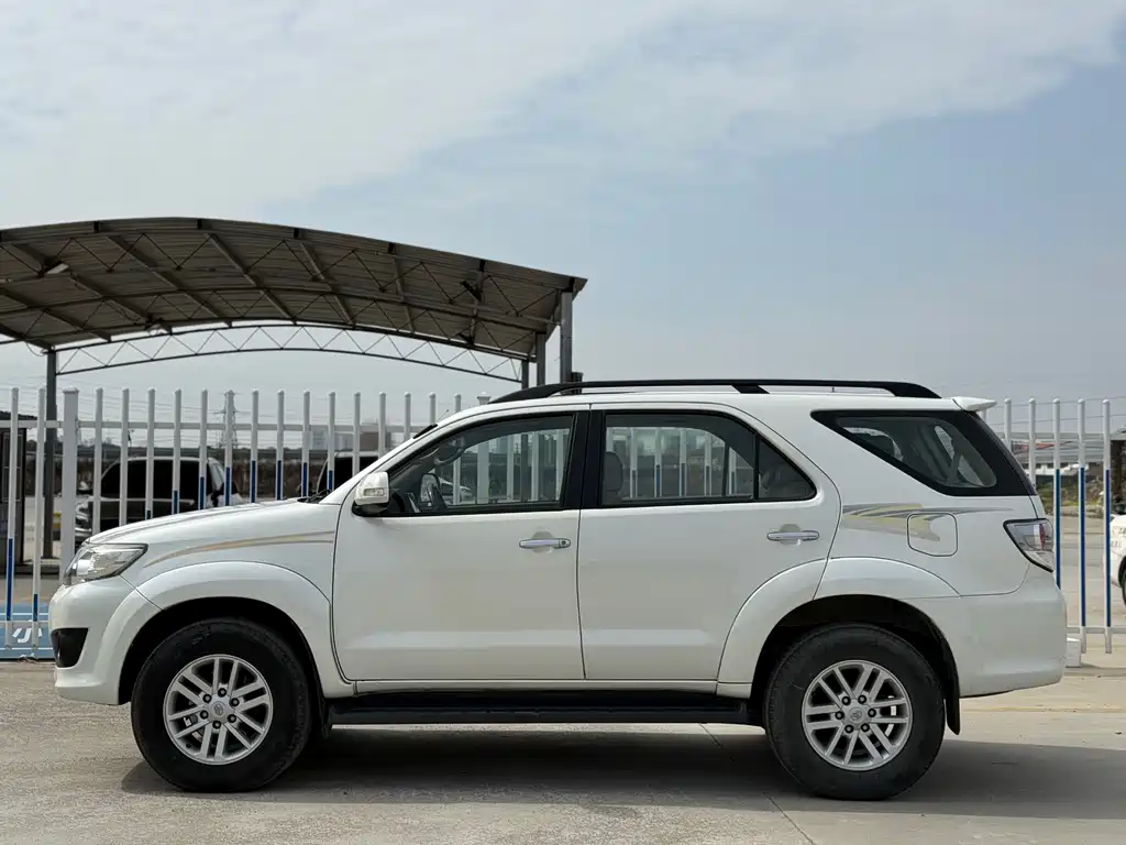 TOYOTA FORTUNER