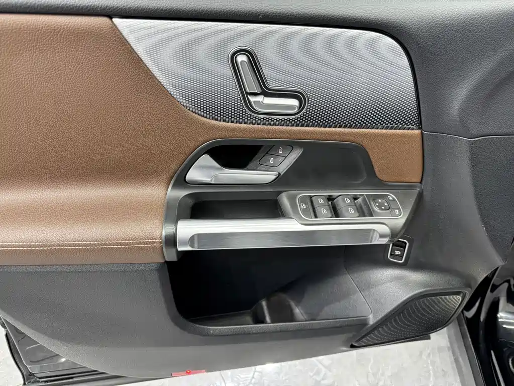 Mercedes-Benz GLB — миниатюра 8