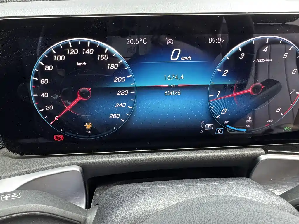 Mercedes-Benz GLB — миниатюра 10