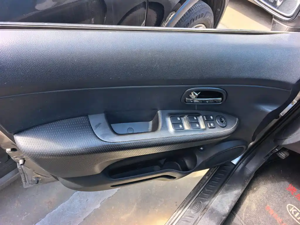 Kia Carens — миниатюра 6