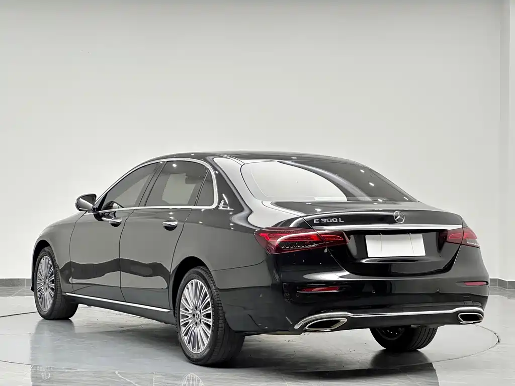 Mercedes-Benz E-Class — миниатюра 6