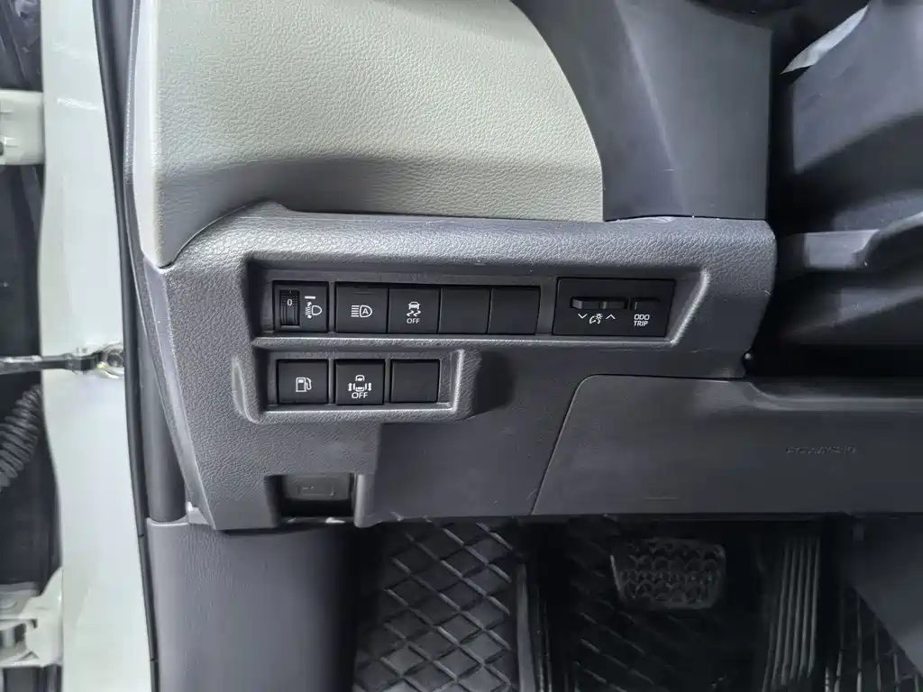 Toyota Granvia 2023 2.5L Comfort