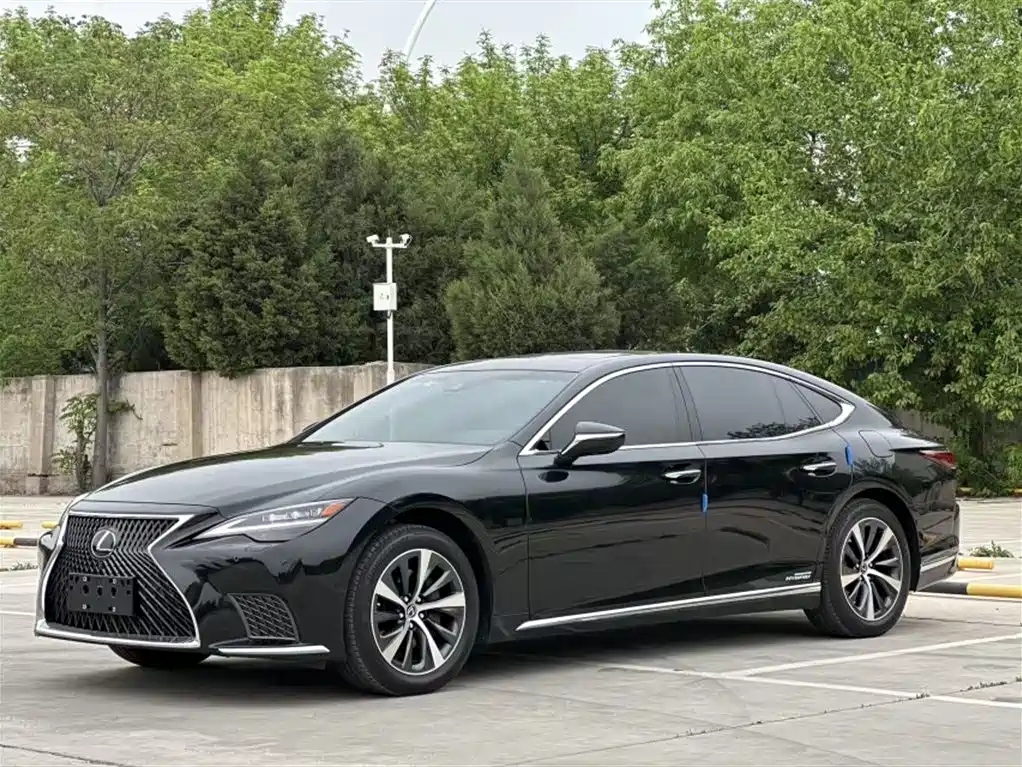 Lexus LS 2022