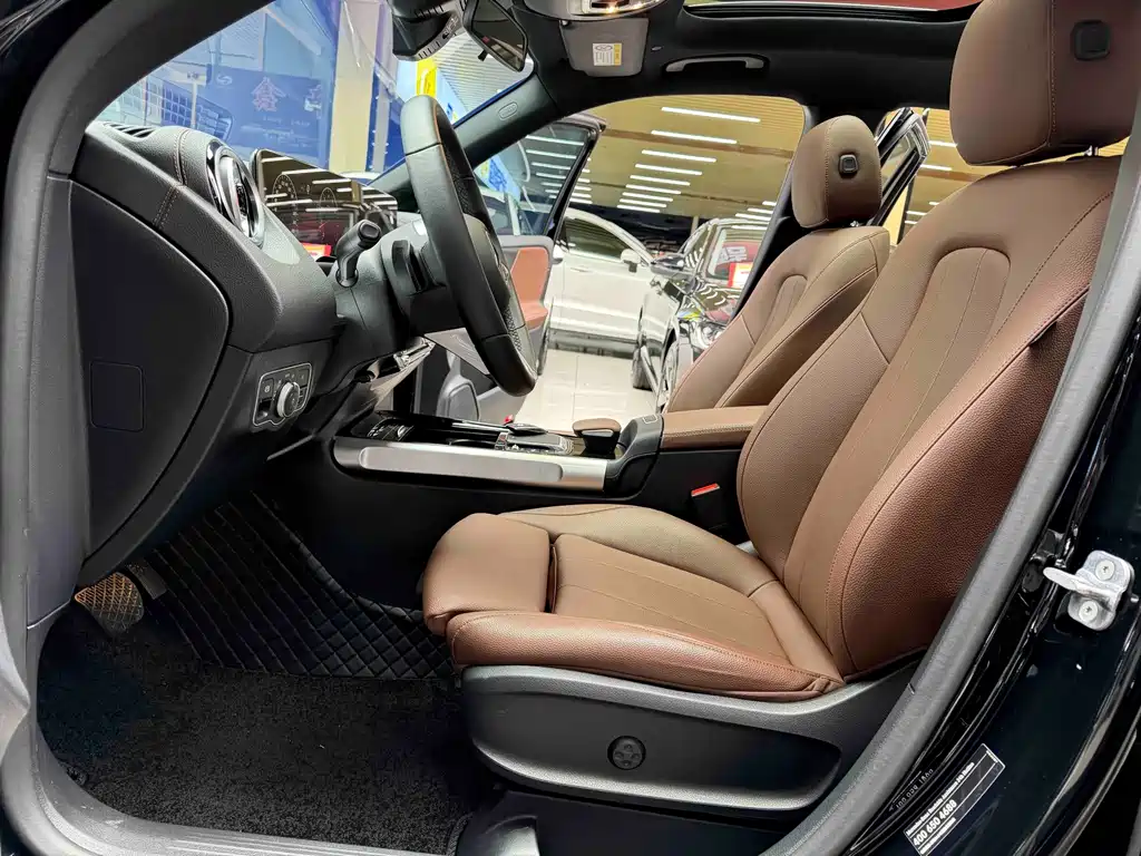 Mercedes-Benz GLB — миниатюра 9