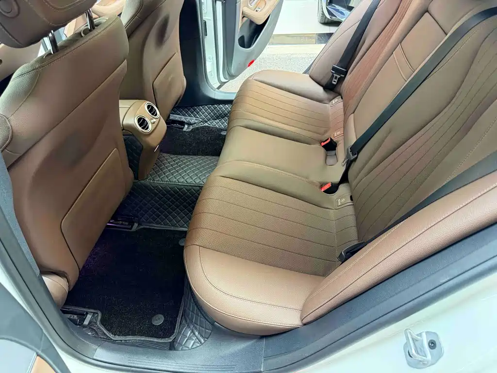 Mercedes-Benz E-Class (Import) — миниатюра 14