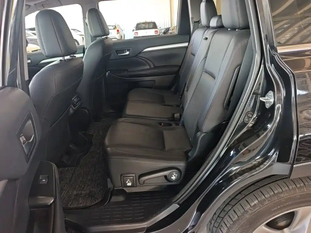 Toyota Highlander — миниатюра 17