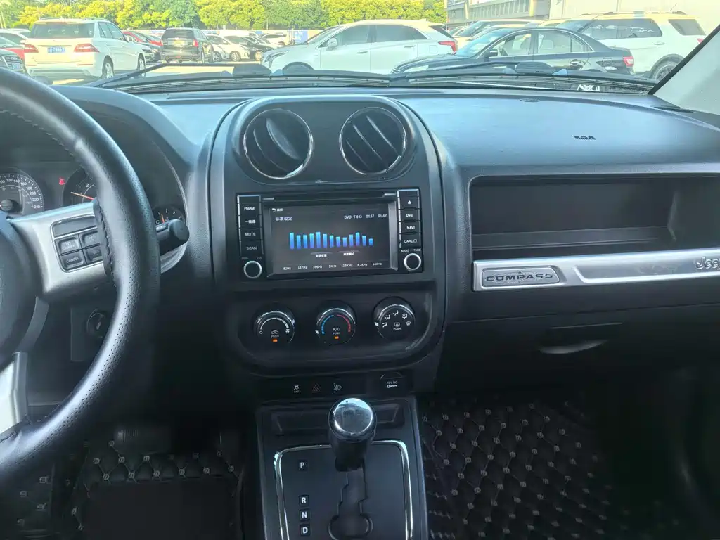 Jeep Compass (Import) — миниатюра 12