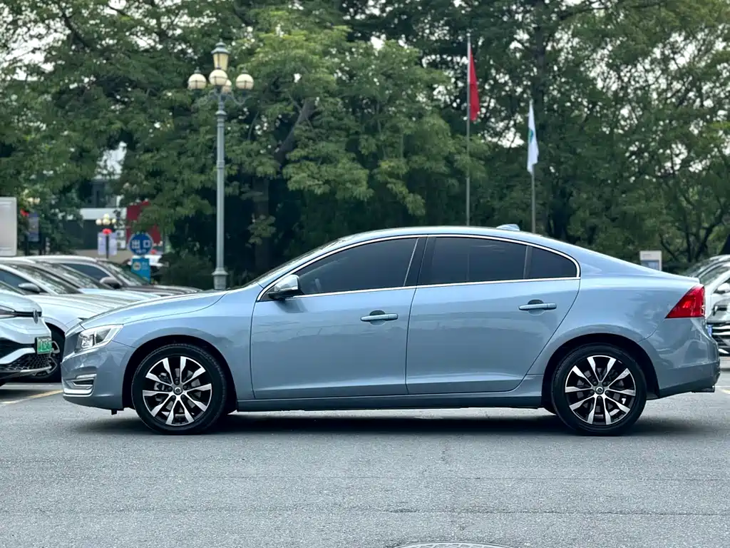 Volvo S60 — миниатюра 4