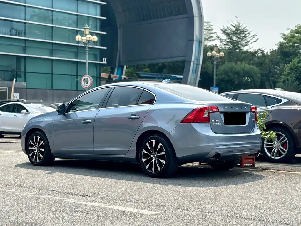 Volvo S60 — миниатюра 27